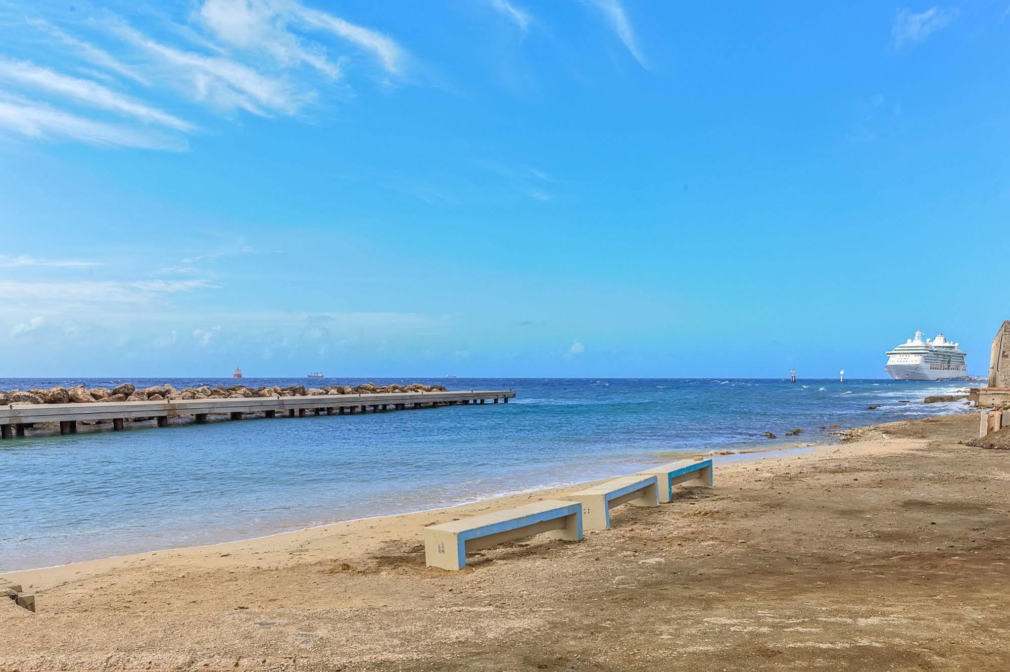 City Suites & Beach Hotel Willemstad Bagian luar foto